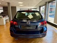 Usata Opel Astra 140 CV (102 kW) 2013 Nero Station wagon
