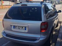 Usata Chrysler Voyager 147 CV (108 kW) 2002 Argento Monovolume