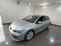 Usata VW Golf VIII 150 CV (110 kW) 2024 Grigio Berlina