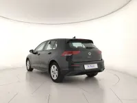 Usata VW Golf VIII Life 110 CV (80 kW) 2024 Grenadill black metallizzato Berlina