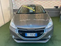 Usata Peugeot 208 82 CV (60 kW) 2013 Oro Utilitaria