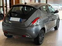 Usata Lancia Ypsilon Gold 69 CV (50 kW) 2022 Grigio Utilitaria