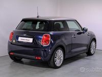 Usata Mini Cooper SE 135 kW (184 CV) 2022 Enigmatic black mini yours Utilitaria