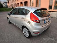 Usata Ford Fiesta Titanium 82 CV (60 kW) 2009 Grigio Utilitaria