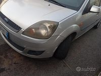 Usata Ford Fiesta 68 CV (50 kW) 2006 Grigio Utilitaria