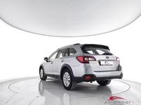 Usata Subaru Outback 150 CV (110 kW) 2016 Grigio Station wagon