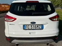 Usata Ford Kuga 120 CV (88 kW) 2016 Bianco SUV