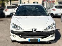 Usata Peugeot 206 75 CV (55 kW) 2001 Bianco Berlina