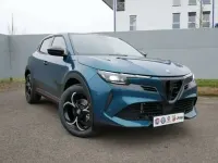 Nuova Alfa Romeo GT Junior Edizione Speciale 136 CV (100 kW) 2025 Blu SUV
