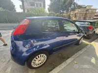 Usata Fiat Grande Punto 65 CV (47 kW) 2006 Bluazzurro Utilitaria