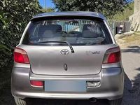 Usata Toyota Yaris 106 CV (77 kW) 2002 Grigio Berlina