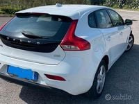 Usata Volvo V40 120 CV (88 kW) 2017 Bianco Berlina