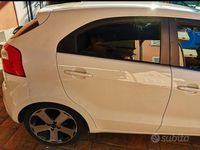 Usata Kia Rio 75 CV (55 kW) 2013 Bianco Utilitaria