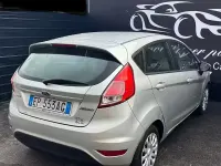 Usado Ford Fiesta Titanium 75 CV (55 kW) 2015 Gris Utilitario