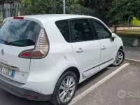 Usata Renault Scénic III XMOD 110 CV (80 kW) 2012 Bianco Monovolume