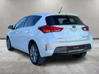 Usata Toyota Auris Hybrid Lounge 99 CV (72 kW) 2014 Bianco Berlina
