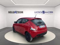 Usado Lancia Ypsilon S 69 HP (50 kW) 2020 Vermelho Citadino