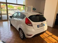 Usata Ford Fiesta 60 CV (44 kW) 2014 Bianco Utilitaria