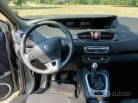Usata Renault Scénic 110 CV (80 kW) 2011 Grigio Monovolume