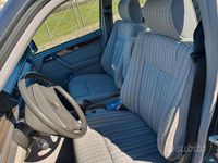 Usata Mercedes E200 122 CV (89 kW) 1990 Nero Berlina