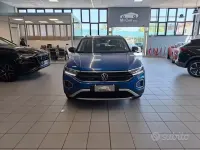 Usata VW T-Roc 110 CV (80 kW) 2022 Blu SUV