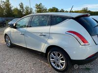Begagnad Lancia Delta 200 HK (147 kW) 2009 Vit Halvkombi