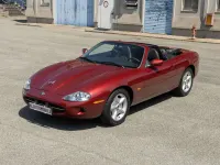 Usata Jaguar XK8 284 CV (208 kW) 1998 Carnival red Cabrio