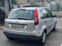 Usata Ford Fiesta Titanium 75 CV (55 kW) 2006 Grigio Utilitaria
