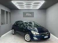 Usata Opel Astra Cosmo 110 CV (80 kW) 2013 Blu/azzurro Berlina