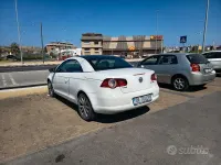 Usata VW Eos 140 CV (102 kW) 2008 Bianco Cabrio