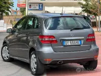 Usata Mercedes B180 Chrome 109 CV (80 kW) 2010 Marrone Monovolume