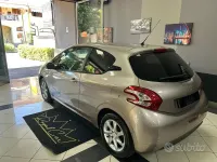 Usata Peugeot 208 Active 68 CV (50 kW) 2012 Marrone Utilitaria
