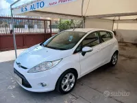 Usata Ford Fiesta 82 CV (60 kW) 2009 Bianco Berlina