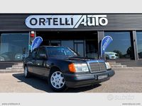 Usata Mercedes E200 122 CV (89 kW) 1991 Nero Berlina