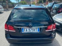 Usata Mercedes E200 136 CV (100 kW) 2015 Nero Station wagon