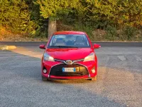 Usata Toyota Yaris Lounge 69 CV (50 kW) 2015 Rosso Utilitaria