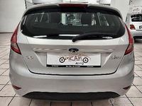Usata Ford Fiesta Titanium 68 CV (50 kW) 2010 Grigio Utilitaria