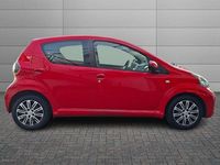 Begagnad Toyota Aygo 68 HK (50 kW) 2011 Röd Halvkombi