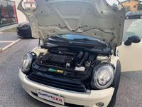 Usata Mini Cooper 75 CV (55 kW) 2009 Panna pastello Utilitaria
