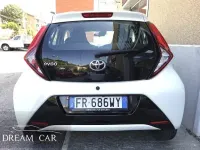 Usata Toyota Aygo X-play 72 CV (52 kW) 2018 Bianco pastello Utilitaria