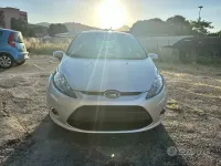 Usata Ford Fiesta Titanium 70 CV (51 kW) 2012 Grigio Berlina