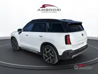 Usata Mini Cooper Countryman Favoured 150 kW (204 CV) 2025 Bianco SUV