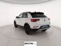 Usata VW T-Roc Life 110 CV (80 kW) 2023 Blu opaco SUV