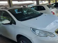 Usata Peugeot 2008 Active 99 CV (72 kW) 2015 Bianco SUV