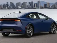 Nuova Toyota Prius Active 223 CV (164 kW) 2025 Argento Utilitaria