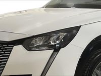 Usata Peugeot e-208 Allure 56 kW (77 CV) 2023 Bianco Utilitaria