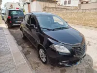 Usado Lancia Ypsilon 95 HP (69 kW) 2014 Preto Citadino