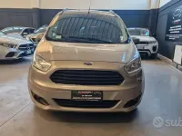 Usata Ford Tourneo Courier Titanium 100 CV (73 kW) 2015 Grigio Monovolume