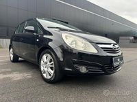 Usata Opel Corsa Cosmo 80 CV (58 kW) 2008 Nero Berlina