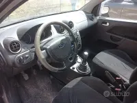 Usata Ford Fiesta 68 CV (50 kW) 2005 Nero Utilitaria